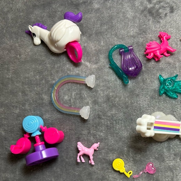 Polly Pocket Unicorn Party Playset - Picture 4 of 8